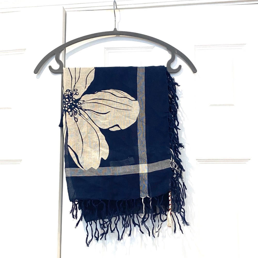 Hollister Womens Floral Navy Square Scarf